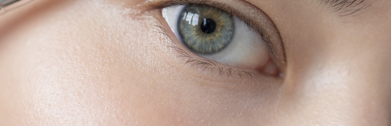portrait-beautiful-woman-with-clear-skin-brushing-her-eyebrows
